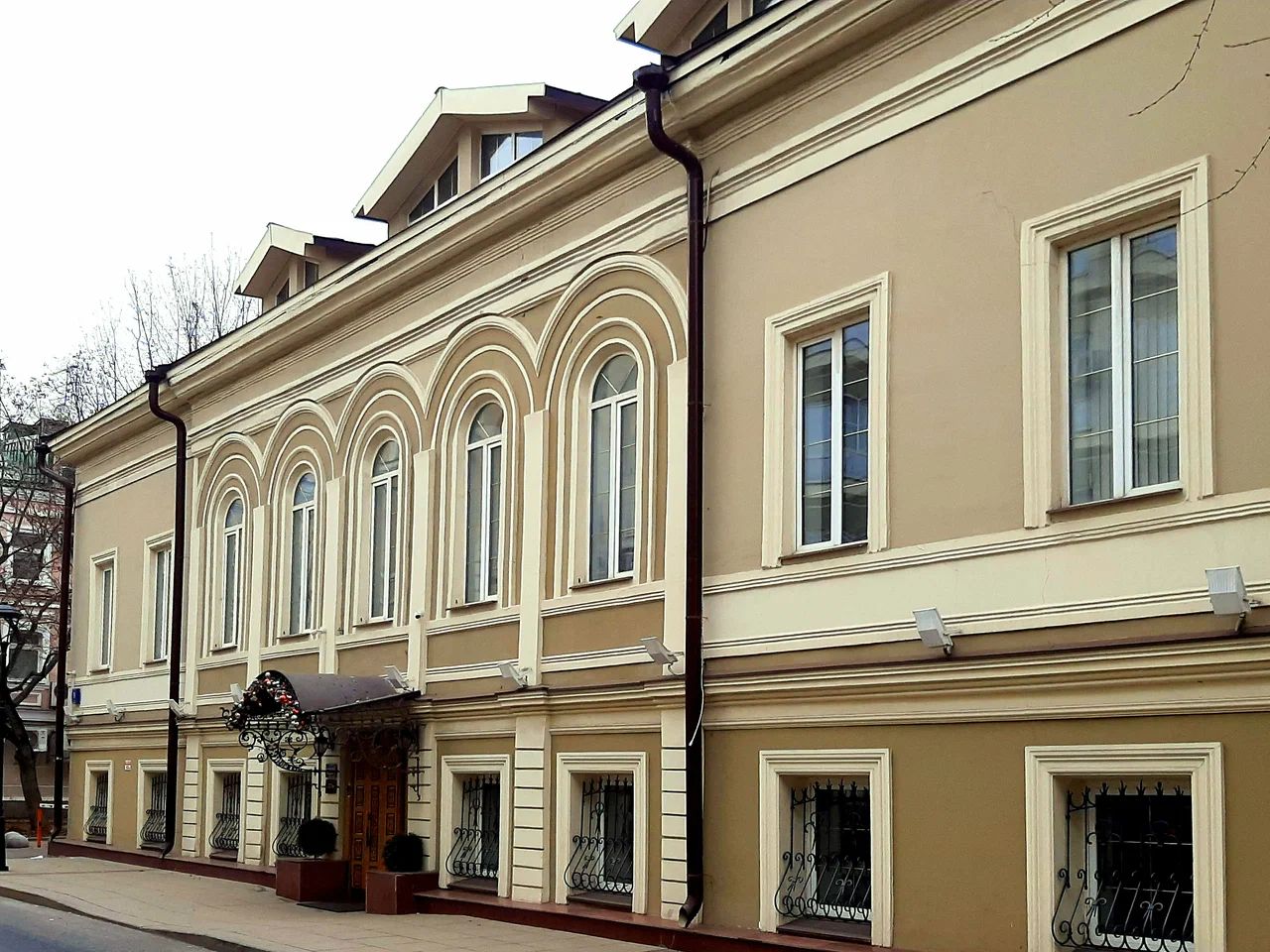 фасад дома, здание по адресу г Москва, ул Чаплыгина, д 9 стр 1 